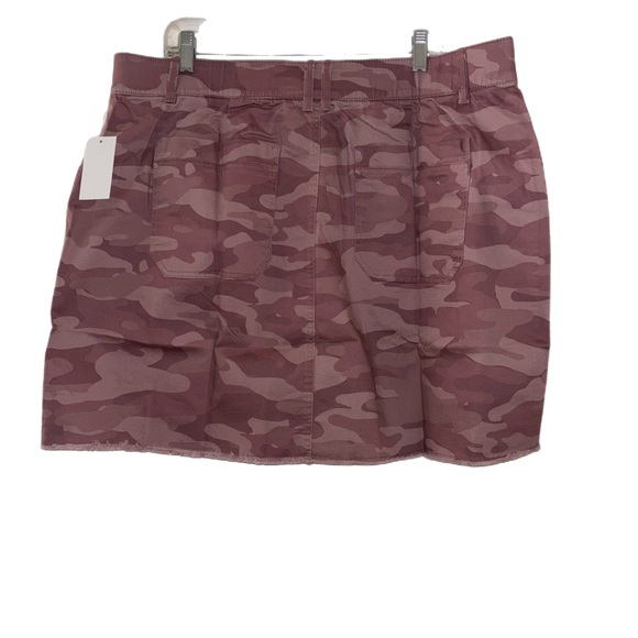 Democracy Camo Skirt in Pink - Picture 3 of 8